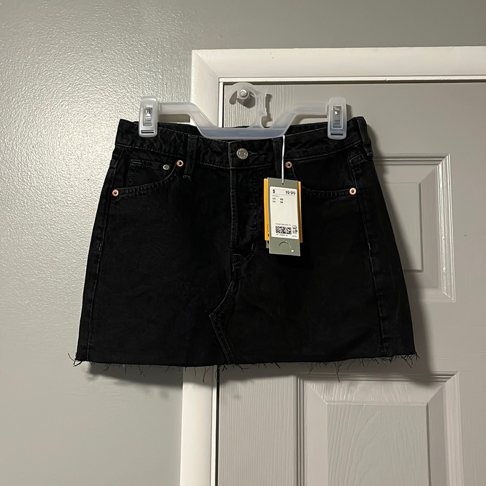 NWT h&m button up black skirt